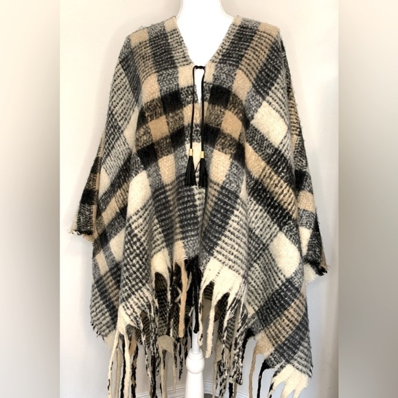 NWT Andrew Marc New York Womens Wrap Poncho Cape Fringe Plaid One Size - Picture 1 of 4